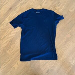 Under Armour Men's Navy Blue T-Shirt small